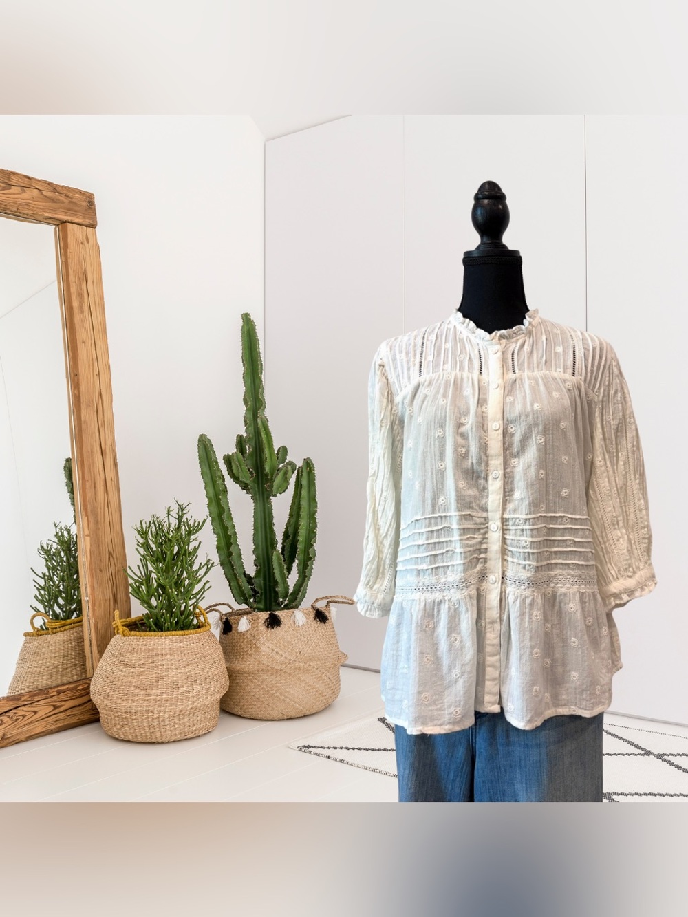 Sundance Pleated Eyelet Crochet Lace Trim 3/4 Sleeve Top